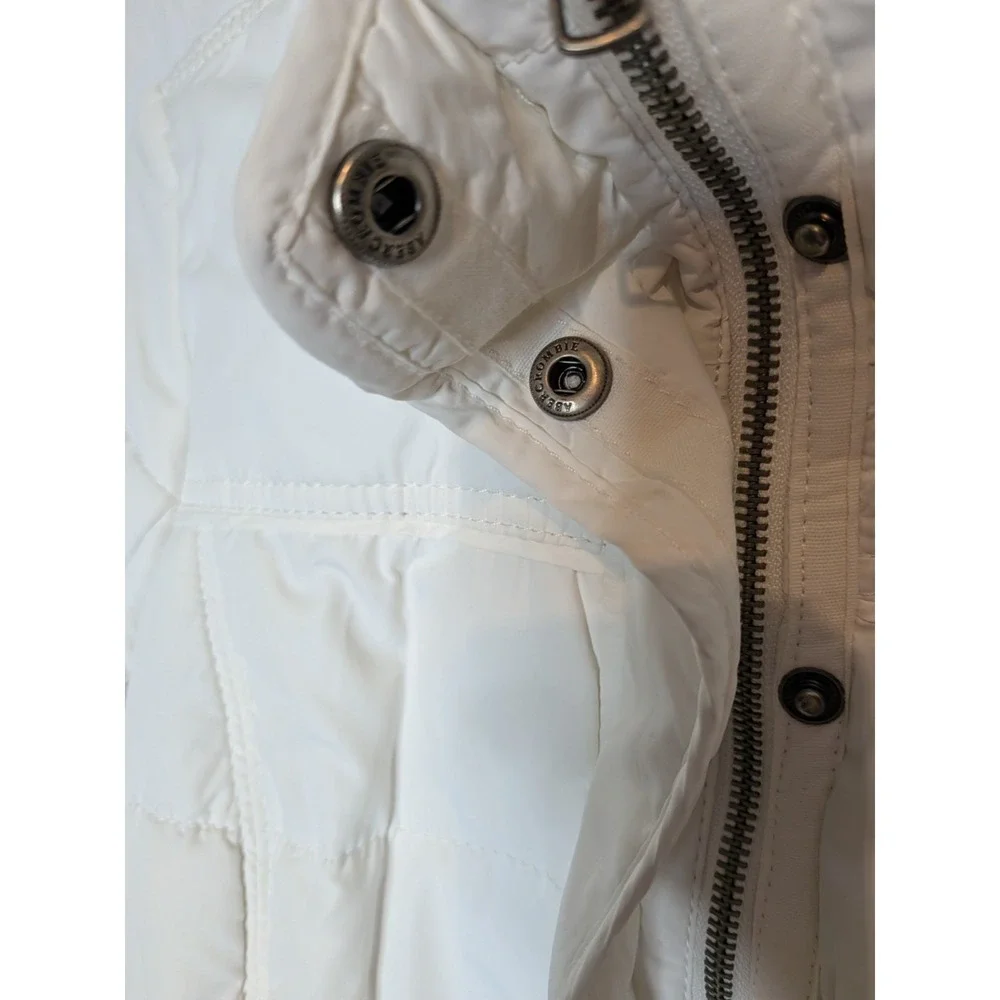 Vintage Y2K Abercrombie & Fitch White Preppy Short Puffer Jacket Medium Ski Coat